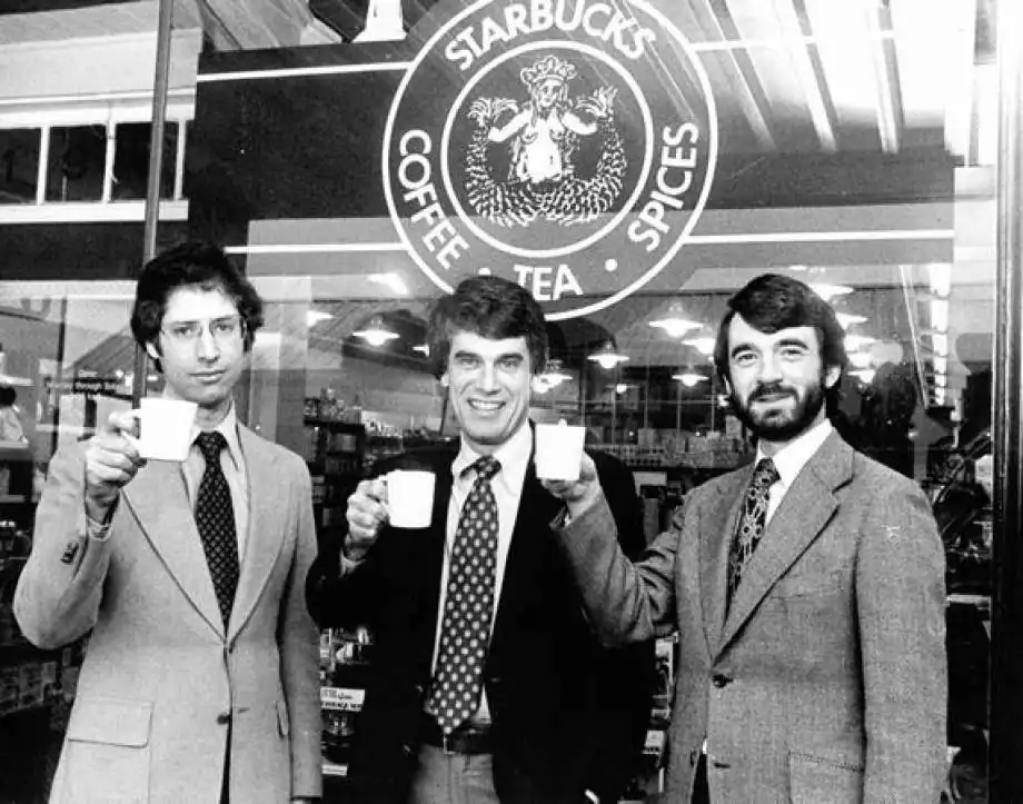 Les fondateurs de Starbucks (Jerry Baldwin, Zev Siegl, et Gordon Bowker)