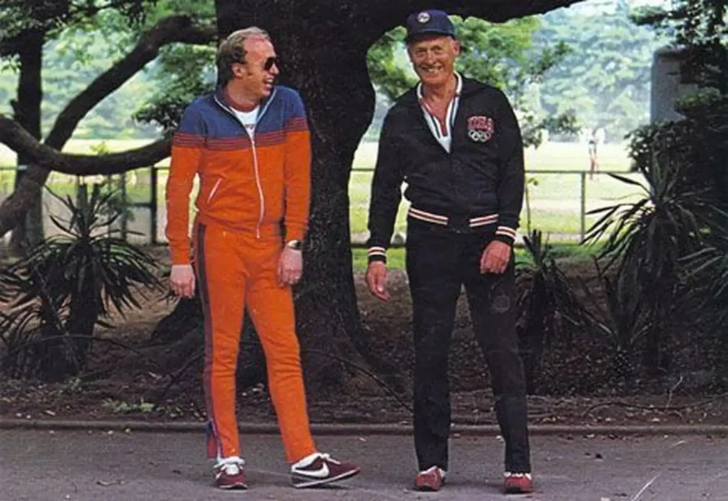 Bill Bowerman et Phil Knight (entreprises fondées par les meilleurs amis)